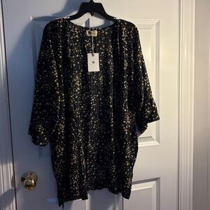NWT Look by M Women’s Floral Top